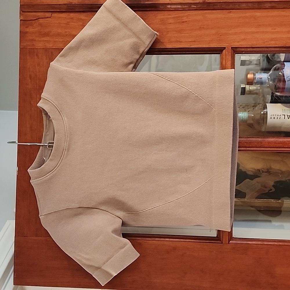 Everlane Seamless T-shirt, like new
